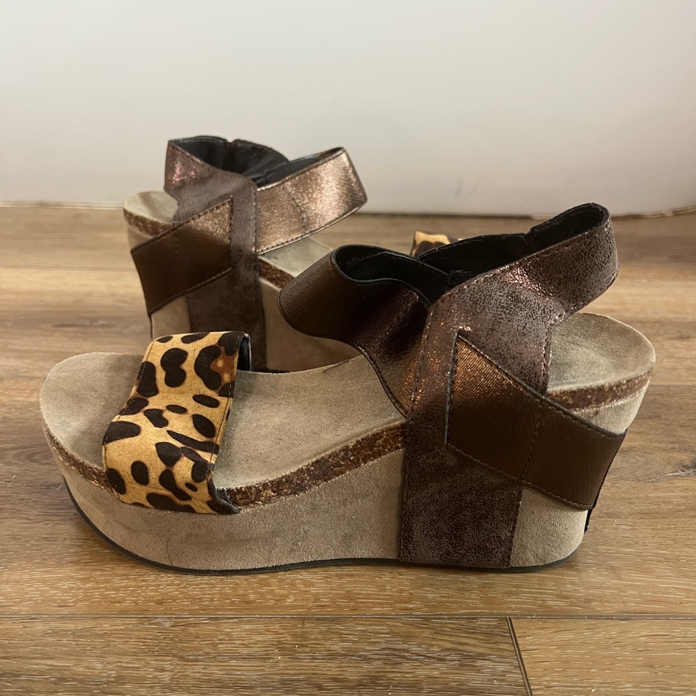 Pierre Dumas Wedge High heel shoe